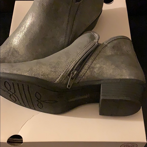 Boots - Picture 2 of 3